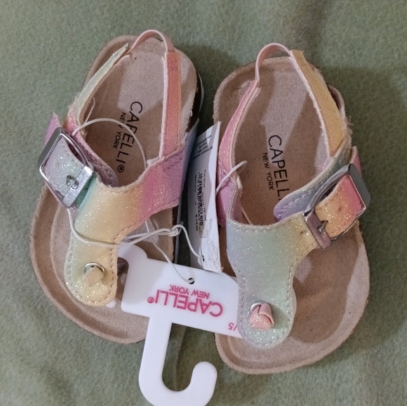 Lil Girl Sandals - Picture 3 of 4